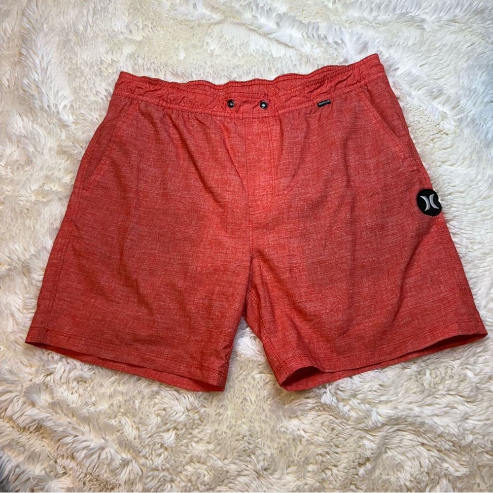 Hurley men’s Heather Red hybrid Shorts medium no liner 5-1/2” inseam